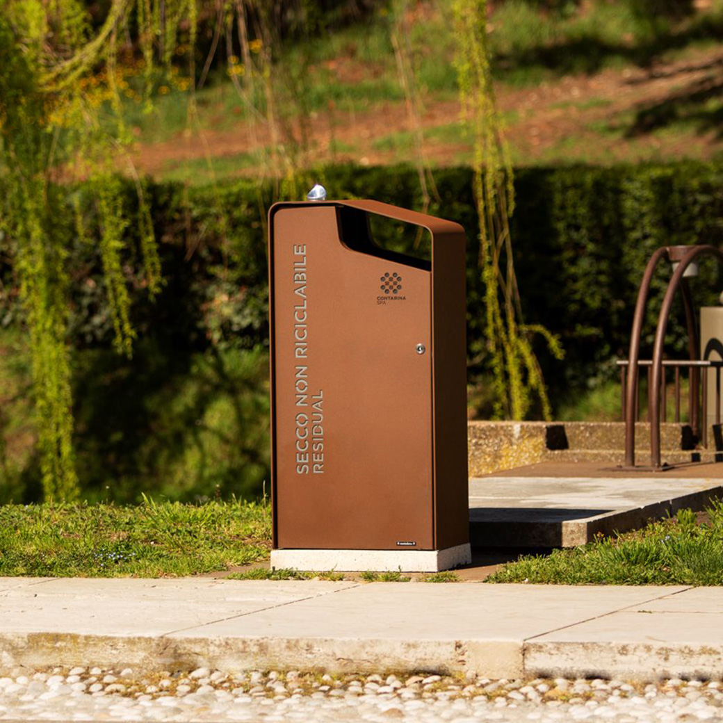 Garbage / Trash Bin